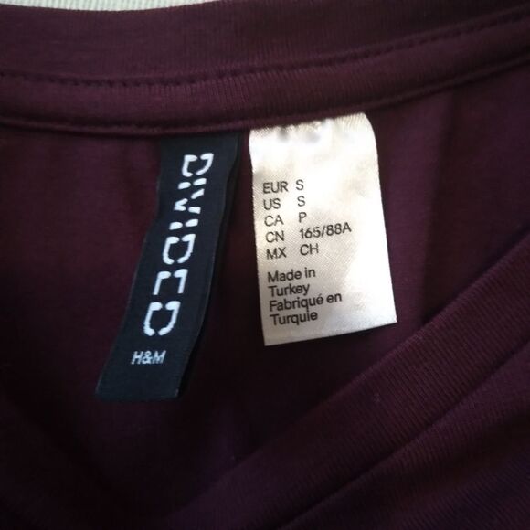 Divided H&M Burgundy Red Babe Squad Graphic 3/4 Sleeve Cropped Tee Women's Small - Picture 5 of 11